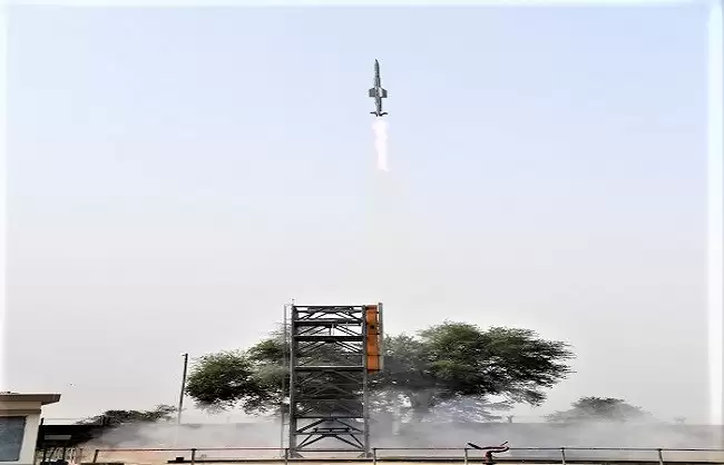 भारत ने किया नौसेना वर्जन की वर्टिकली लॉन्च शॉर्ट रेंज सरफेस टू एयर मिसाइल का परीक्षण