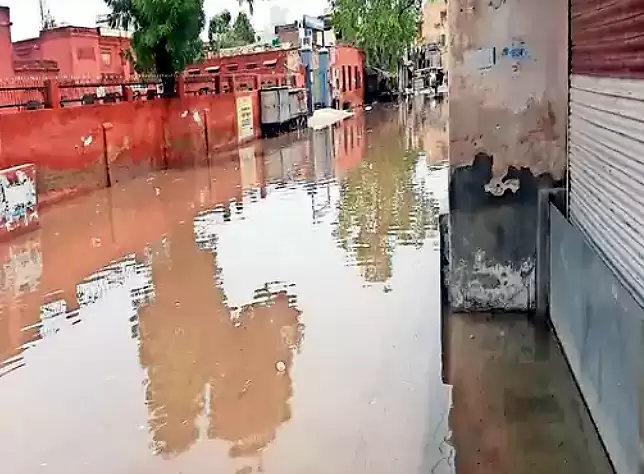 प्री-मानसून की बारिश से ही चूरू में बिगड़े हालात: तारानगर रोड व शहर के एक किलोमीटर में आवागमन बंद