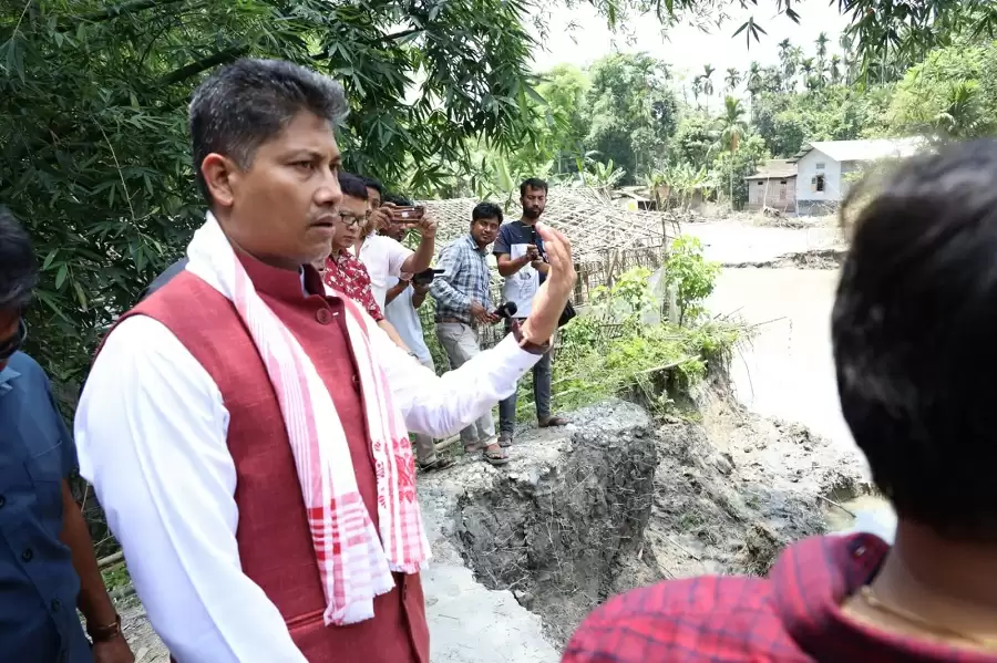 मंत्री ने बाढ़ प्रभावित बांधों की सूची बनाने और मरम्मत के उपाय का दिया निर्देश