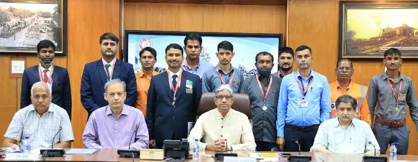 पश्चिम रेलवे के 13 कर्मचारी महाप्रबंधक संरक्षा पुरस्कार से सम्मानित