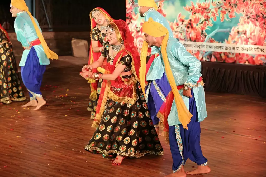 भोपालः विविध कलानुशासनों की प्रस्तुतियों ने मोहा दर्शकों का मन