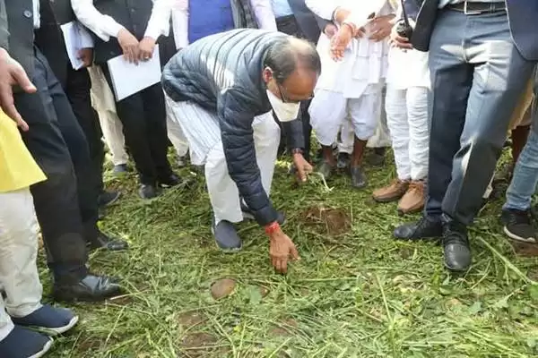 प्रधानमंत्री फसल बीमा और राहत राशि मिलाकर किसानों की क्षतिग्रस्त फसल की करेगें भरपाई : CM चौहान