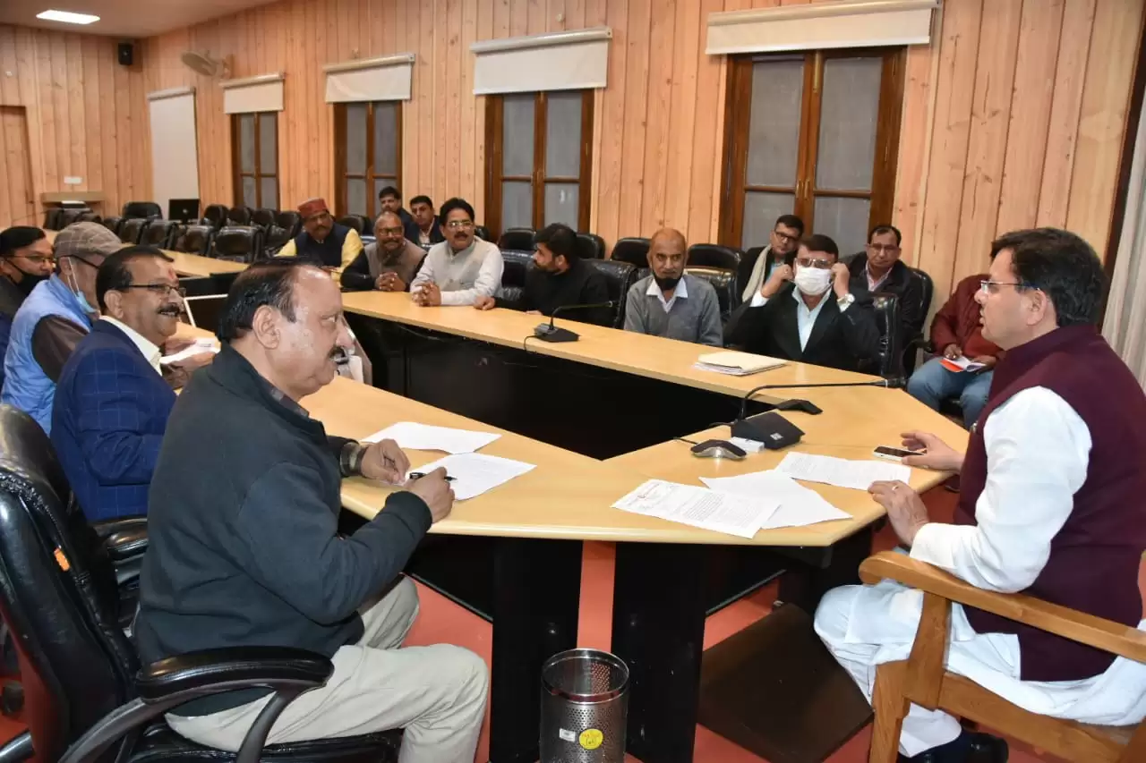 CM पुष्कर सिंह धामी से प्रदेश भर के विभिन्न कर्मचारी संगठनों से जुड़े पदाधिकारिकारियों ने की भेंट