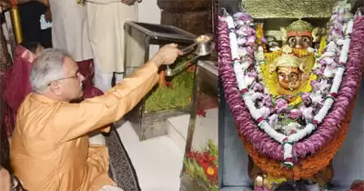 मुख्यमंत्री भूपेश बघेल ने रतनपुर के मां महामाया देवी मंदिर में पूजा अर्चना की