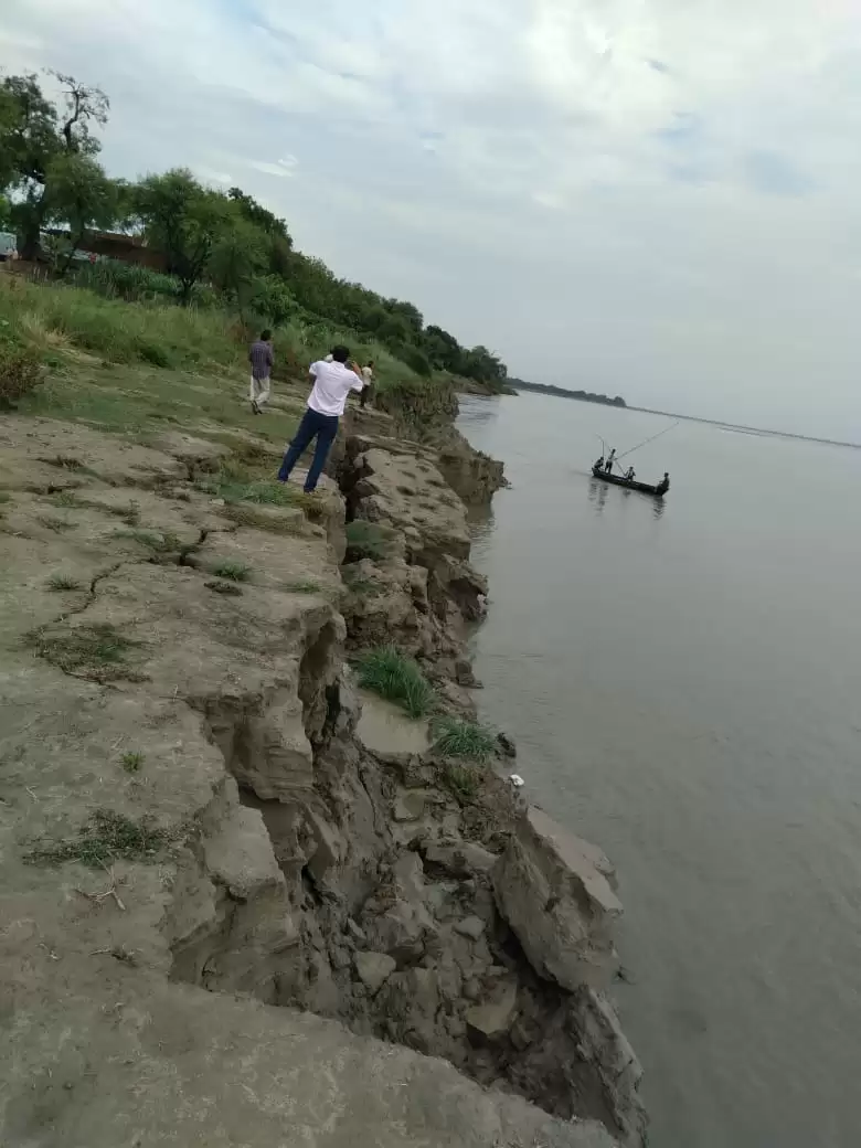 सीवान के अमरपुर में नदी के तेज कटाव ने ग्रामीणों की बढ़ाई चिंता
