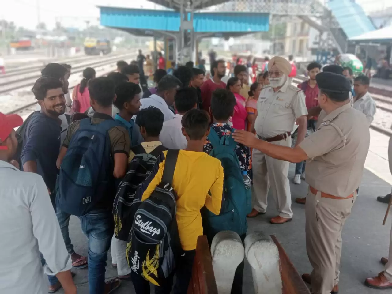 यमुनानगर: रेलवे स्टेशन पर पुलिस ने नशे के खिलाफ जागरुकता अभियान चलाया