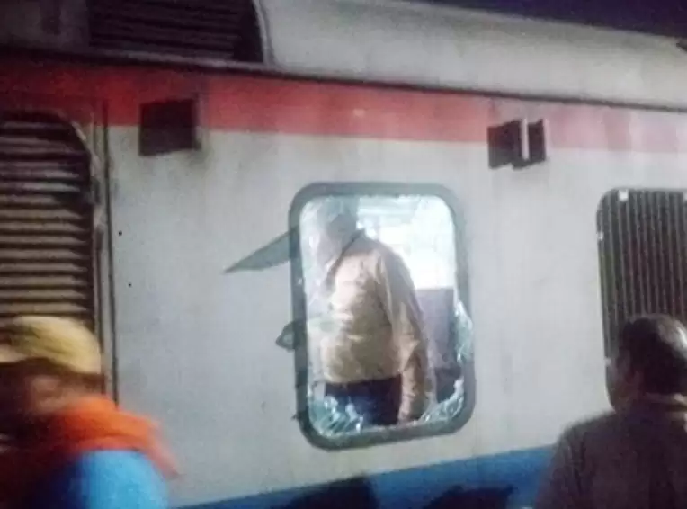 जबलपुरः समस्तीपुर से मुम्बई जा रही स्पेशल ट्रेन के जनरेटर कोच में लगी आग