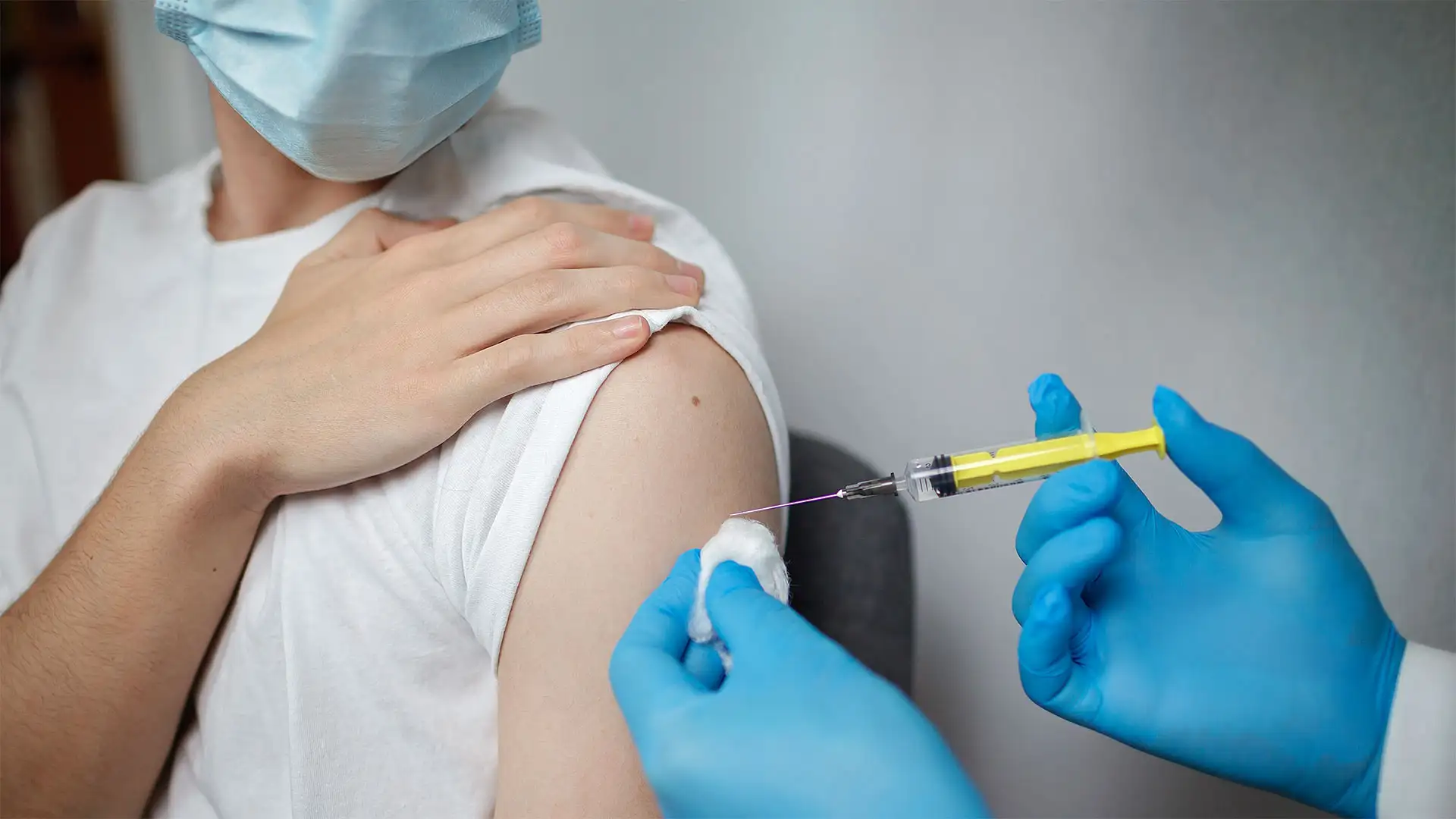 प्रदेश में 18 वर्ष से अधिक की 65 प्रतिशत आबादी को दोनों टीके लगे, 98 प्रतिशत को पहला टीका