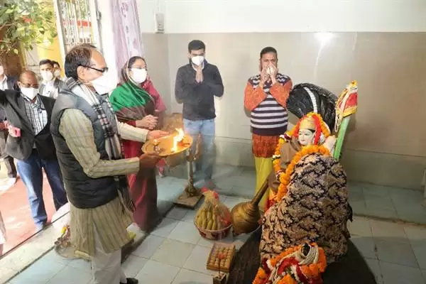 CM चौहान ने मकर संक्रांति पर बाघम्बरी देवी मंदिर में की पूजा