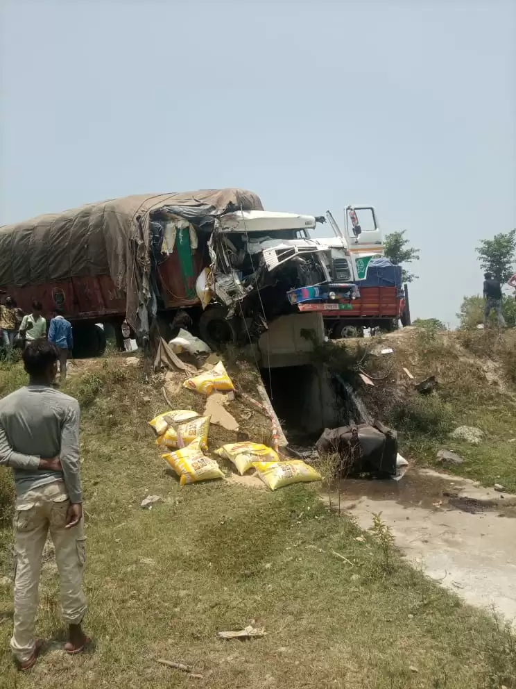लखीमपुर खीरी में बस-ट्रक की भिड़ंत में चार की मौत, 12 गंभीर जख्मी