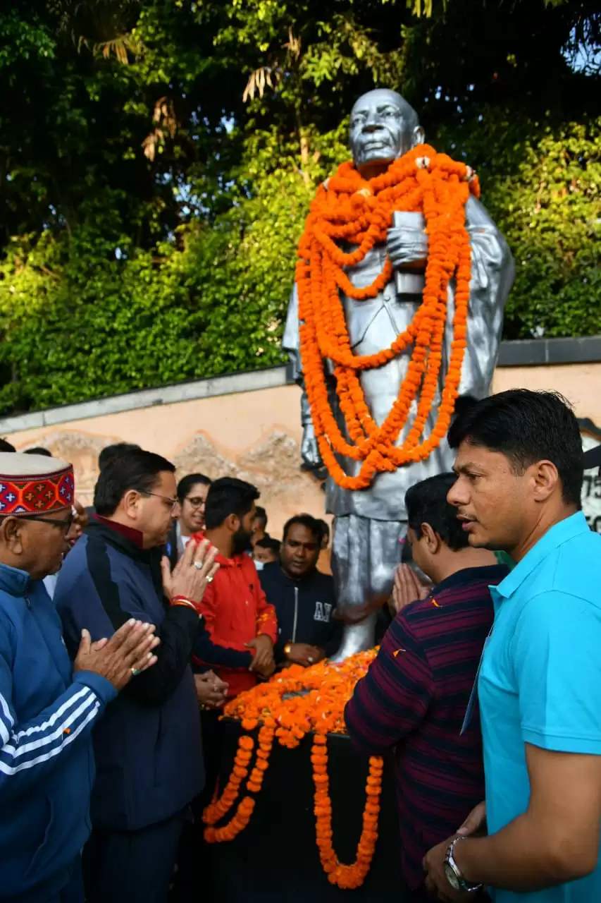 मुख्यमंत्री ने राष्ट्रीय एकता दिवस पर सरदार वल्लभ भाई पटेल की मूर्ति पर पुष्पांजलि अर्पित कर दी श्रद्धांजलि