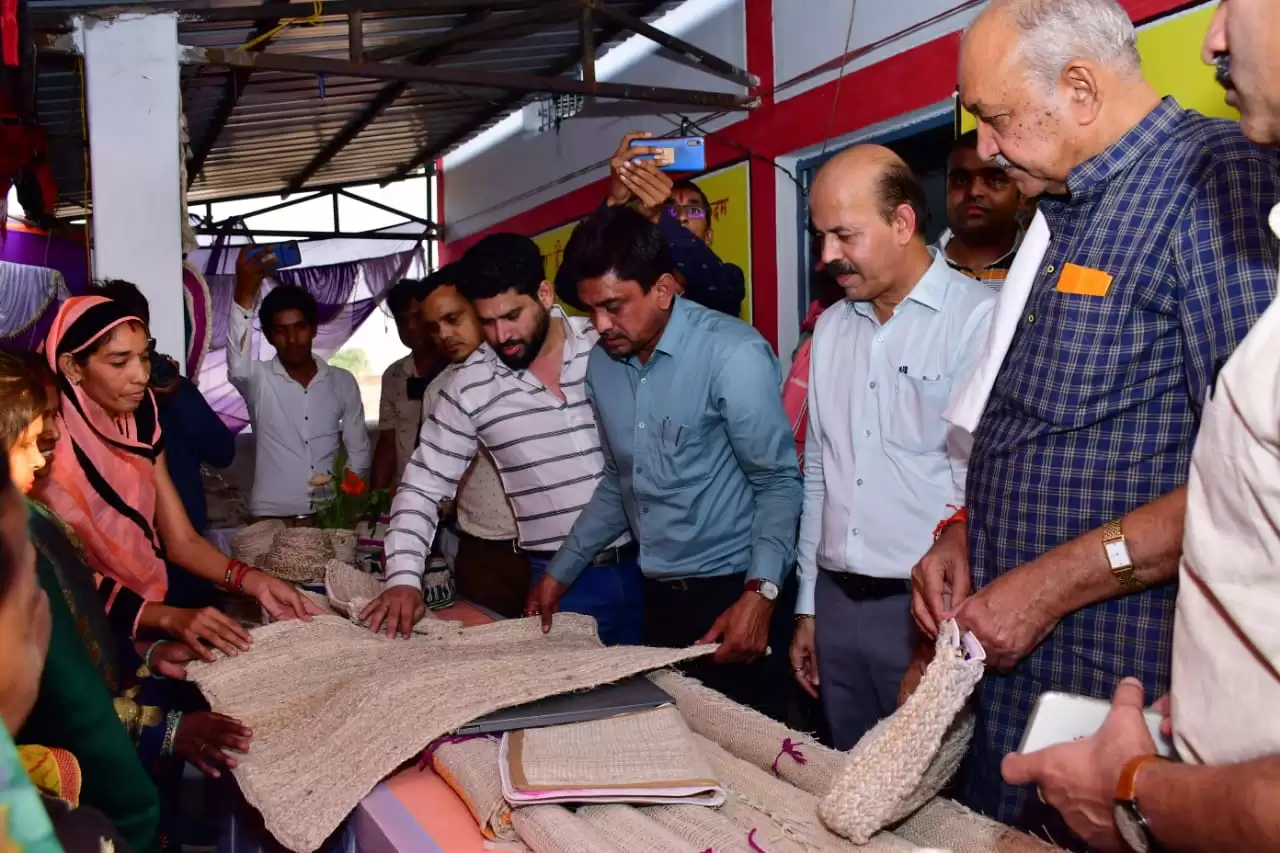 कृषिमंत्री रविन्द्र चौबे ने उत्पाद प्रशिक्षण कार्यक्रम अन्तर्गत प्रशिक्षणार्थी एवं प्रशिक्षकों का किया सम्मान