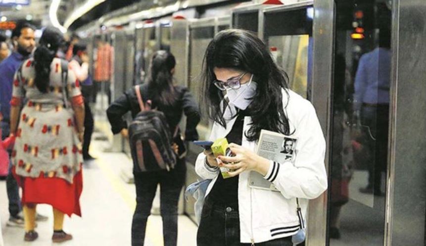 मेट्रो में कोरोना के नियमो का उल्लंघन करने पर यात्रियों पर लगाया जुर्माना