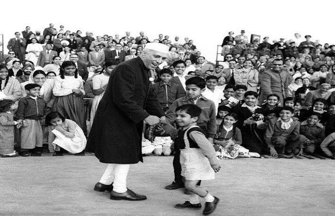 बाल दिवस : प. जवाहरलाल नेहरू को PM मोदी और राहुल गांधी ने दी श्रद्धांजलि