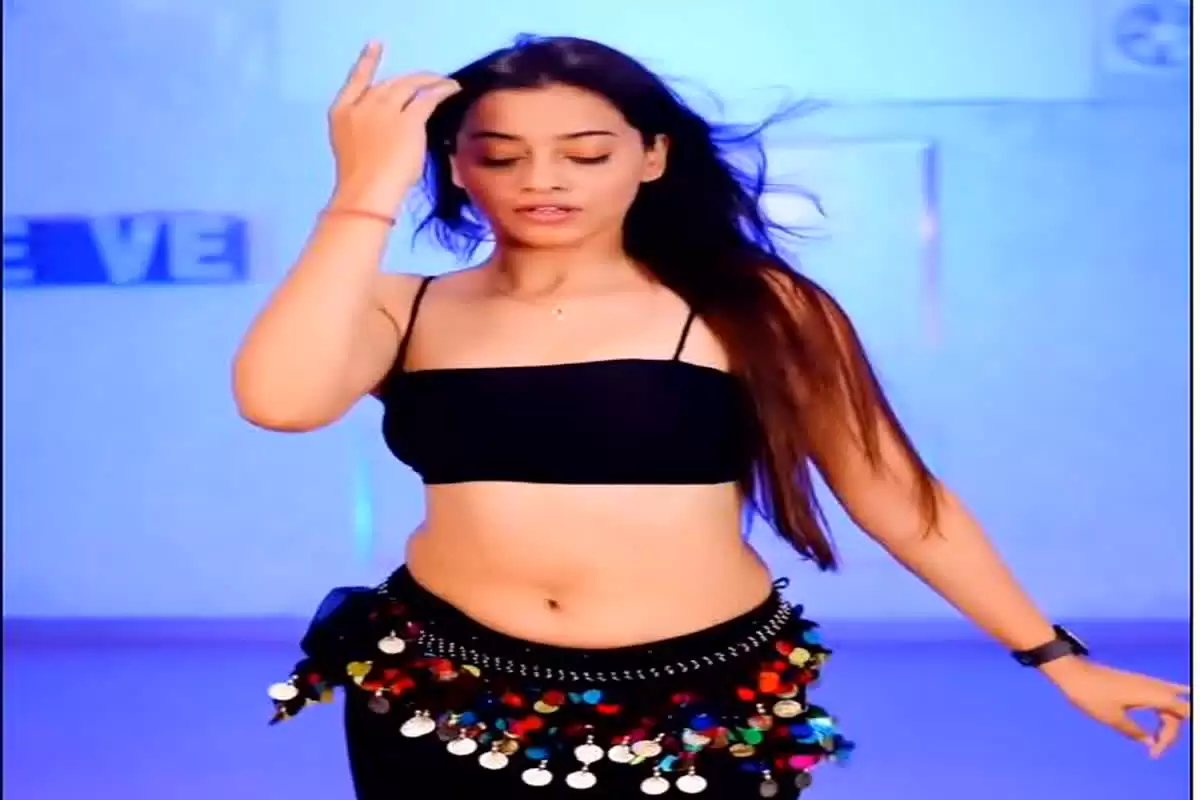 Marathi Model Dance Video 
