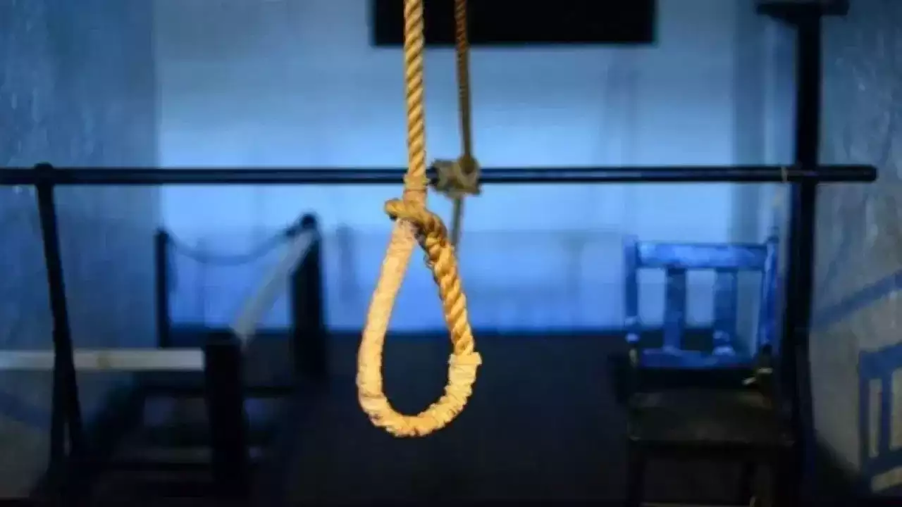 Girl Student hanged sel