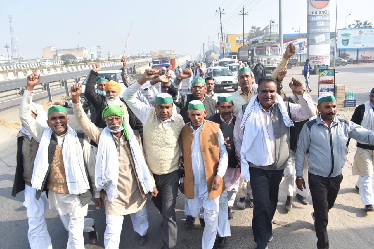 किसान आंदोलन के तीसरे दिन अमरोहा से दिल्ली कूच कर गए किसान