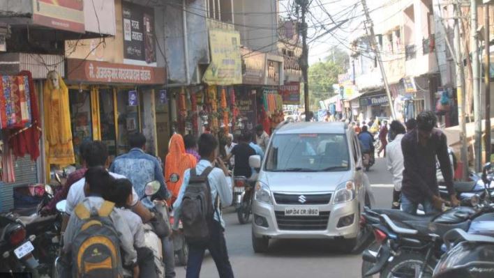 बाजार में चार पहिया वाहनों, रिक्शा प्रवेश पर रोक