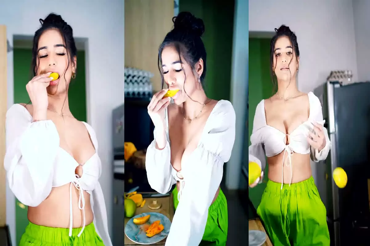 Poonam Pandey Mango Video