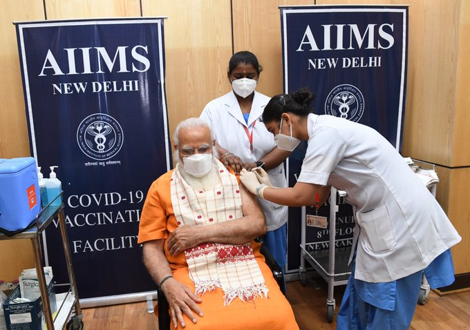 PM मोदी ने COVID19 वैक्सीन की दूसरी डोज़ लगवाई