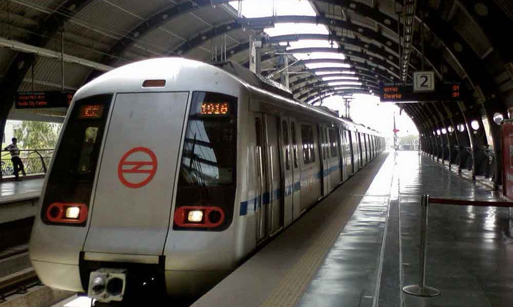 कोरोना के बढ़ते मामले पर दिल्ली मेट्रो ने कुछ स्टेशनों पर प्रवेश पर लगाई रोक