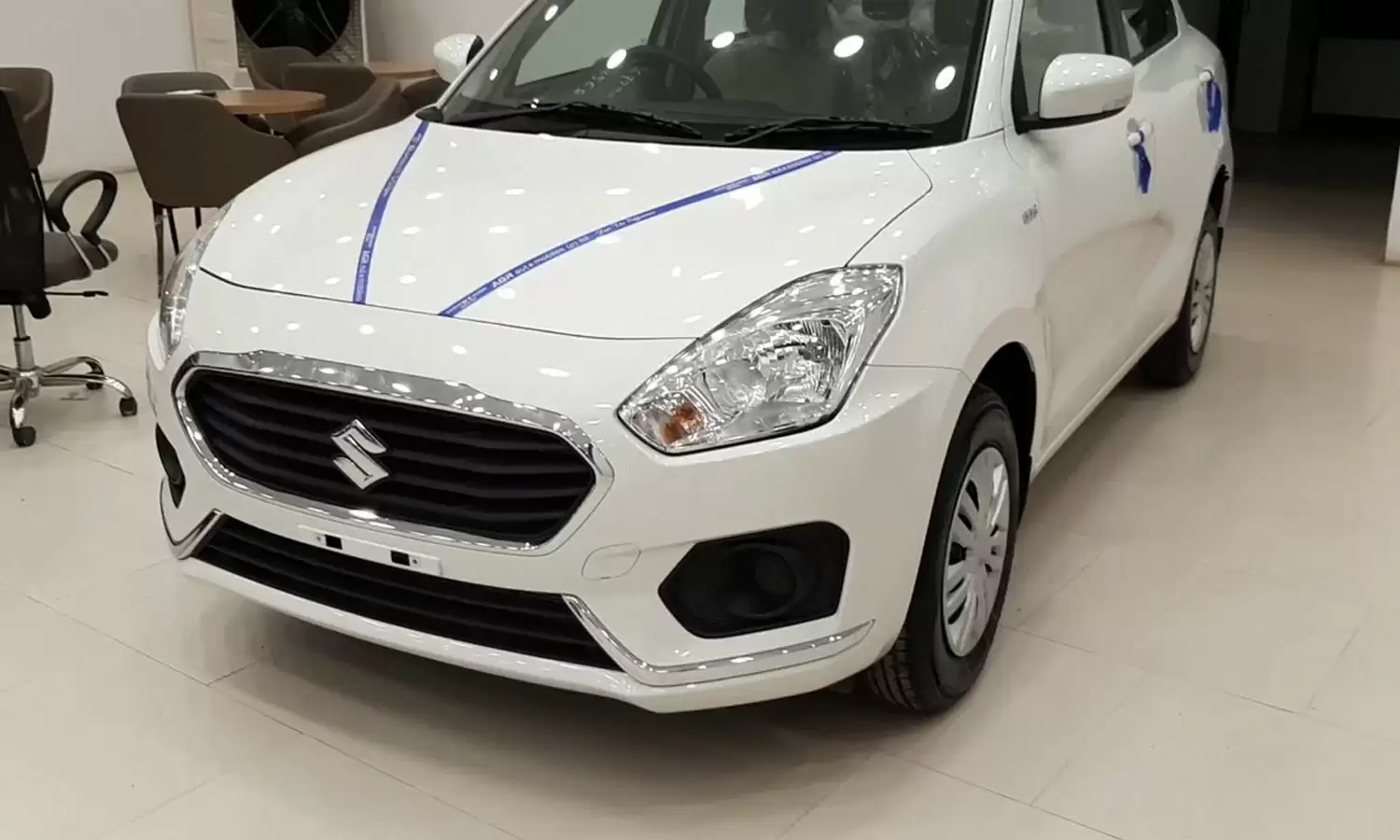 Maruti Dzire price : मारुति डिजायर एक बेस्ट सेलिंग कार है। अगर आप इस कार को सस्ते में खरीदना चाहते हैं तो आपके पास जबरदस्त मौका है। इस वक्त आप इस कार को  2 लाख से कम खरीद सकते हैं। जानें ऑफर।