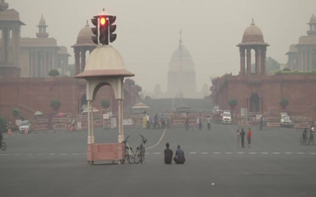 दिल्ली में लोगों को अब दिखने लगा प्रदूषण का असर